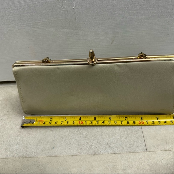Vintage off white faux fake leather envelope clasp close handbag evening purse - Picture 9 of 9